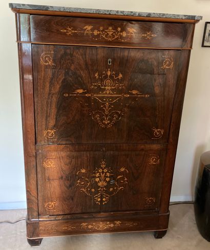 Secrétaire en placage de palissandre marqueté...