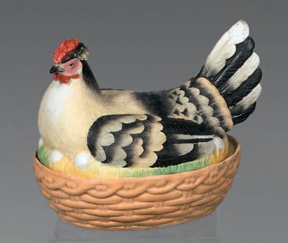 Important egg dish in polychrome biscuit...