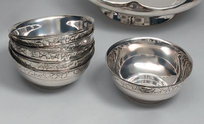 Suite de six bols en argent (925), à décor...