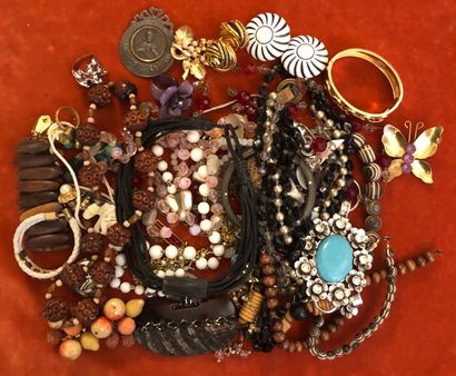 Set of costume jewellery in various materials,...