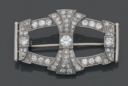 18K (750) white gold brooch in the form of...