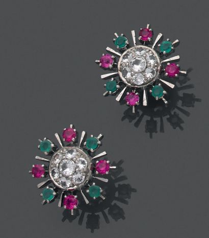 
A pair of 14K (585) yellow and white gold...