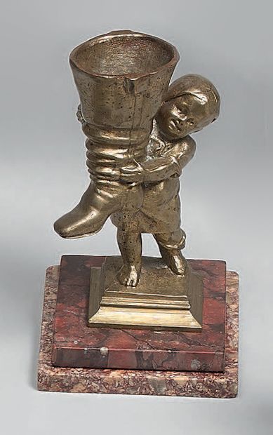 Bronze pyrogen, representing a girl with...