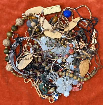 Set of costume jewellery in various materials,...