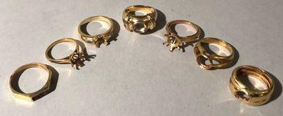 Set of seven 18K (750) yellow gold solitaire...