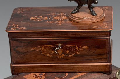 Rectangular box in rosewood veneer inlaid...