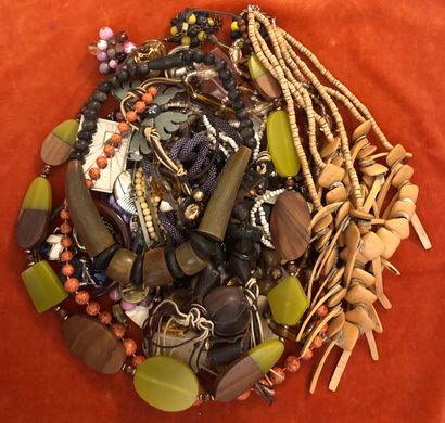 Set of costume jewellery in various materials,...