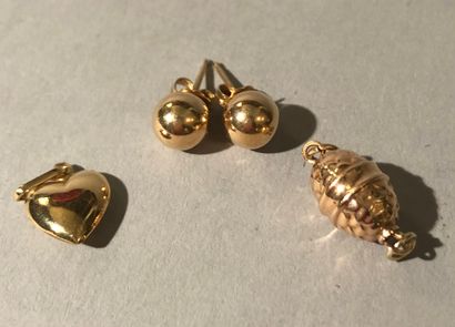 Set in 14K (585) yellow gold, comprising...