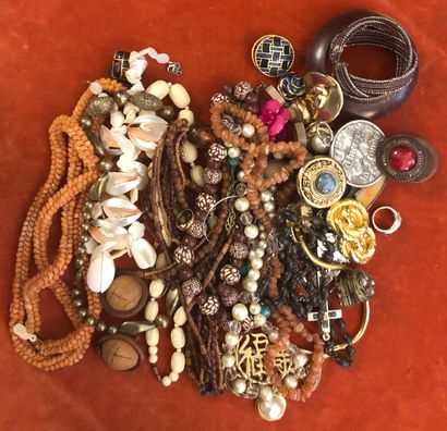 Set of costume jewellery in various materials,...