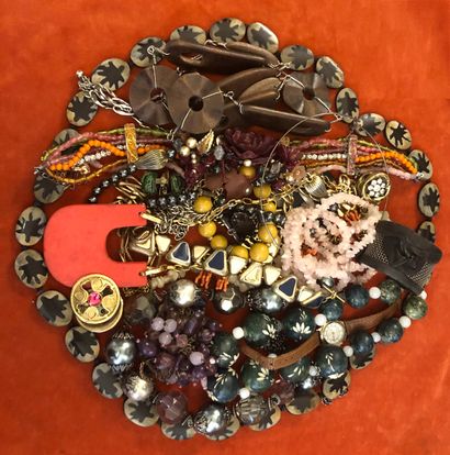 Set of costume jewellery in various materials,...