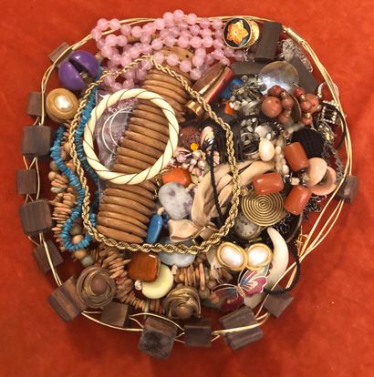 Ensemble de bijoux fantaisie en matières...