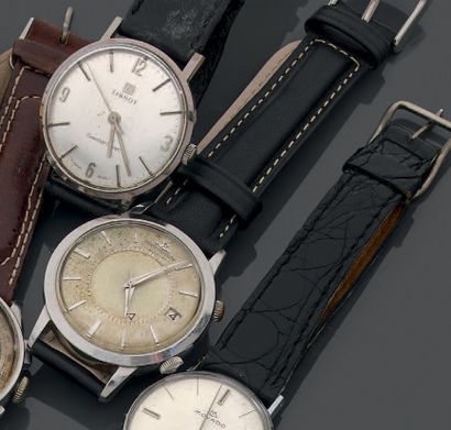 Steel men's watch, round case, silvered dial...