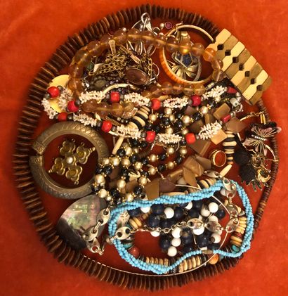 Set of costume jewellery in various materials,...