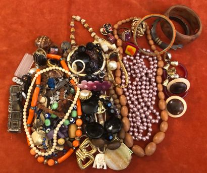 Set of costume jewellery in various materials,...