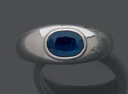18K (750) white gold half-rimmed ring set...