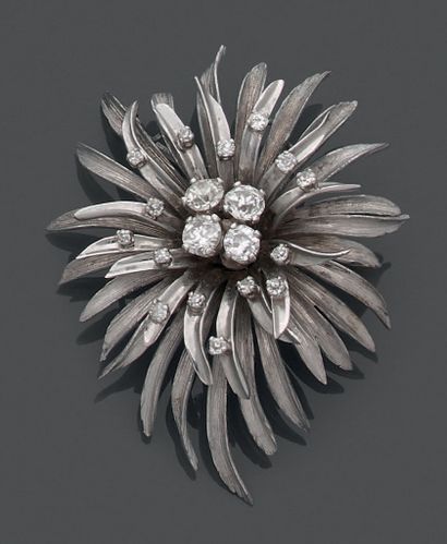 18K (750) white gold spray brooch, with four...