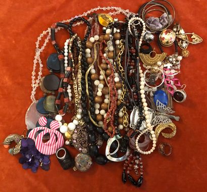 Set of costume jewellery in various materials,...