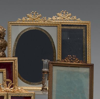Paire de cadres rectangulaires en bronze...