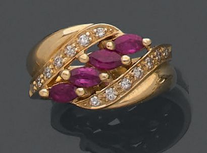 18K (750) yellow gold ring, drawing two slight...