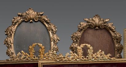 Paire de cadres à poser de forme ovale, en...
