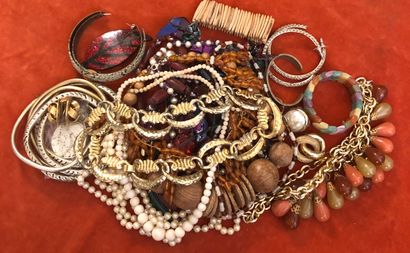 Set of costume jewellery in various materials,...
