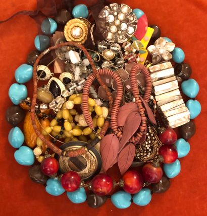 Set of costume jewellery in various materials,...