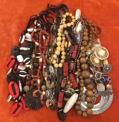 Set of costume jewellery in various materials,...