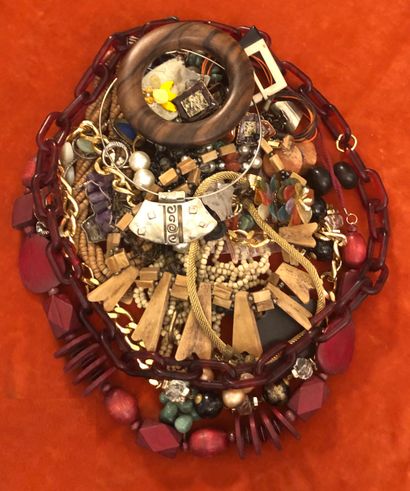 Ensemble de bijoux fantaisie en matières...