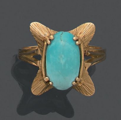 18K (750) yellow gold ring, the rectangular...