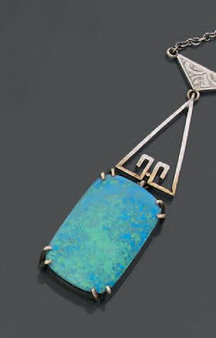 Silver pendant chain (800), made up of two...
