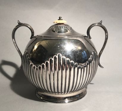 Sugar bowl in silver plated metal, of form...