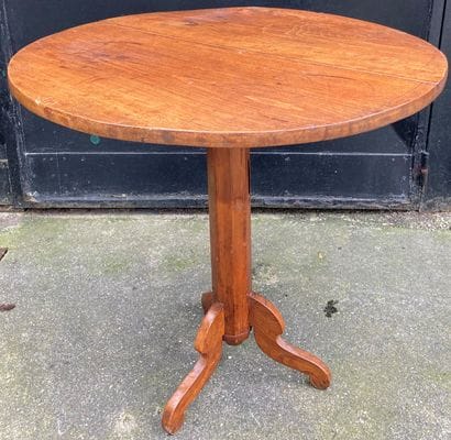Pedestal table in natural wood, the round...
