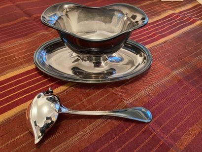 Sauce boat in silver plated metal on its...
