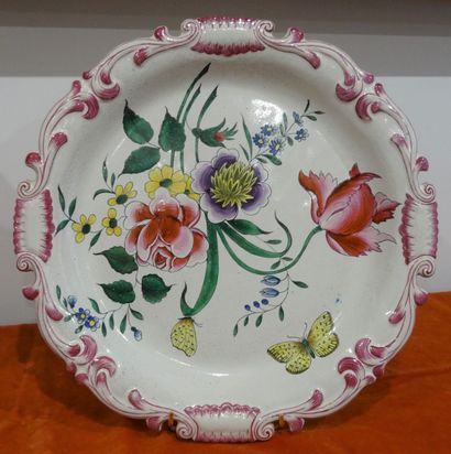 Round dish with contoured edge in earthenware...