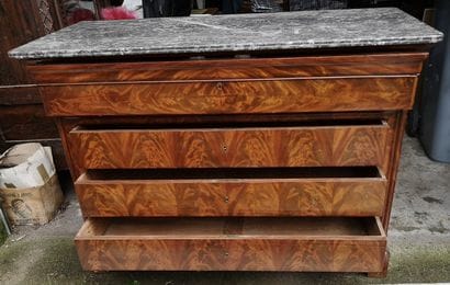 Mahogany and mahogany veneer chest of drawers,...