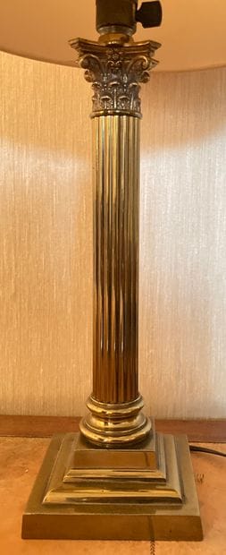 Foot of lamp in varnished brass representing...