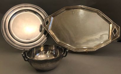 Set in silver plated metal, including: a...