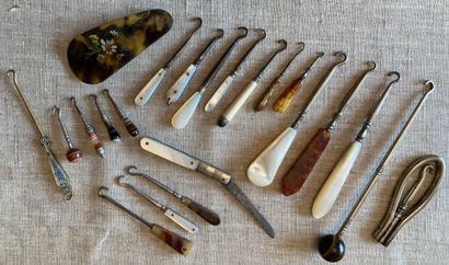 
Set of boot pullers with mother-of-pearl,...