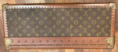 Louis VUITTON, n° 920894. Hard case, Alzer...
