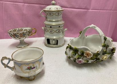 Set in porcelain: tisanière with decoration...