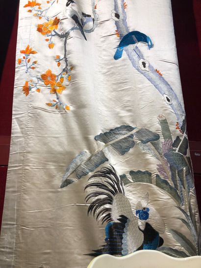 
Set of embroidered silk with beige background...
