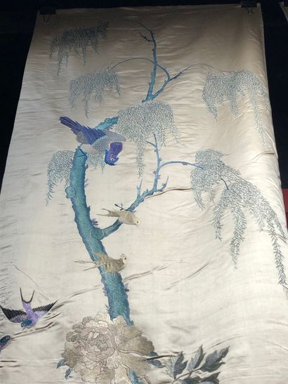 
Set of embroidered silk with beige background...