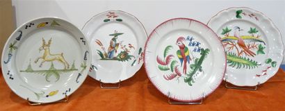 Four plates in earthenware of the East :...