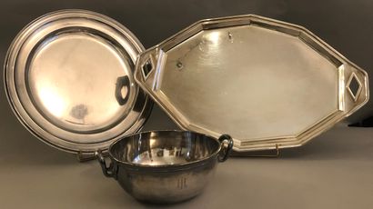 Set in silver plated metal, including: a...
