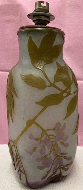 School of NANCY, around 1900. Vase of quadrangular...
