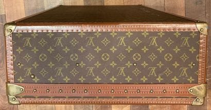 Louis VUITTON, n° 920894. Hard case, Alzer...