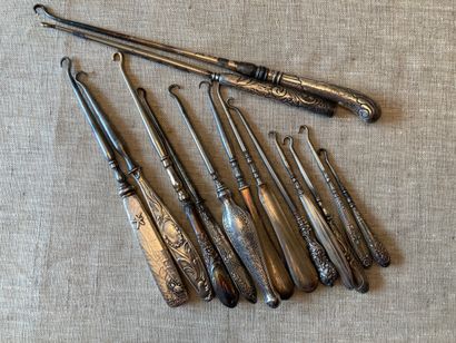 
Fourteen large shoe-pullers, handles in...