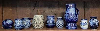 Huit pièces de forme en grès d'alsace à décor...