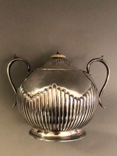 Sugar bowl in silver plated metal, of form...
