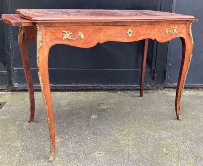 Small desk in wood veneer inlaid with nets...